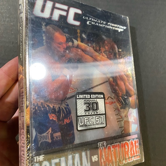 UFC 52 - XL T-shirt & Trilogy DVD - Chuck Liddell v. Randy Couture 2 - 2005 - Picture 12 of 13